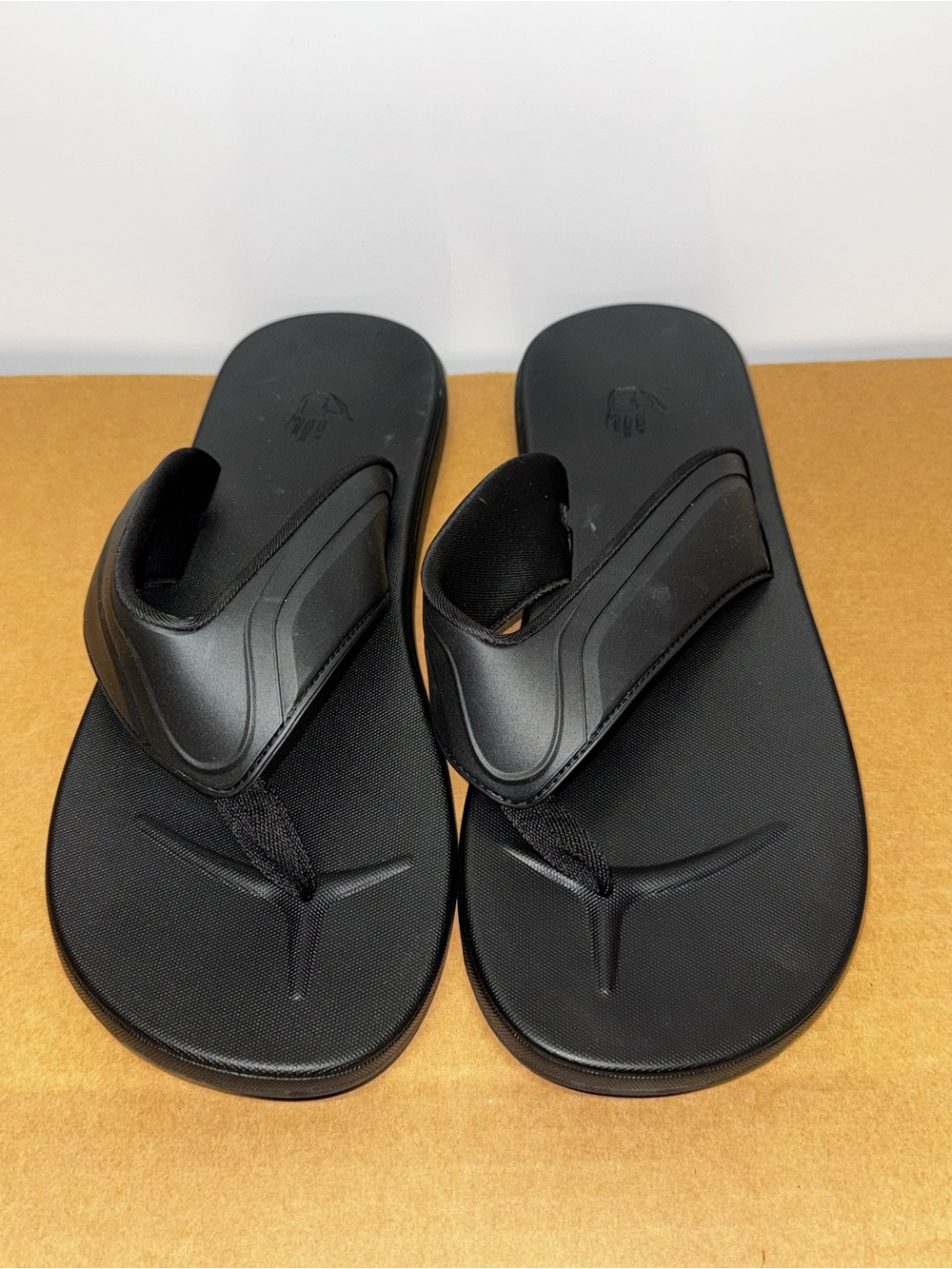 Body Glove Men's Flip Flop Sandals Black Comfort Beach Casual Size 11- Excellent